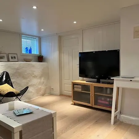 Hybel Med Bad Δωμάτια σε οικογενειακή κατοικία Egersund